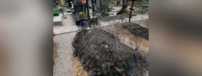 Вандали підпалили могили українських захисників у Марганці