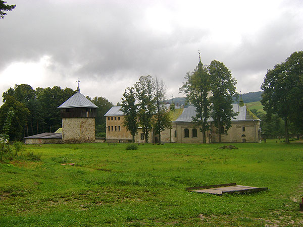 Монастир у Лаврові