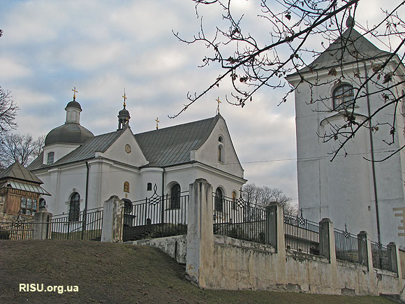 Вигляд на церкву і дзвіницю з Жовківського тракту