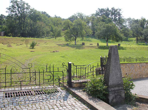 Сучасний вигляд на колишній монастирський цвинтар