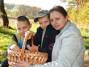 Оля Мокрицька з синами
