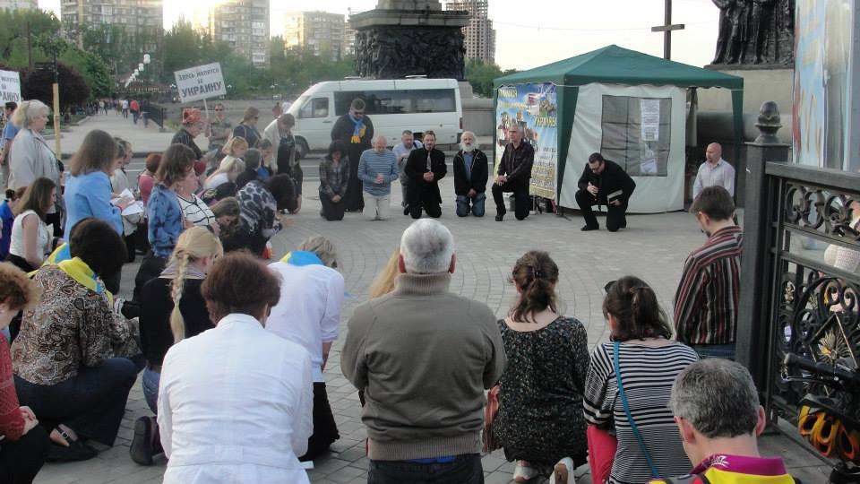 Молитовний Майдан за Україну в Донецьку