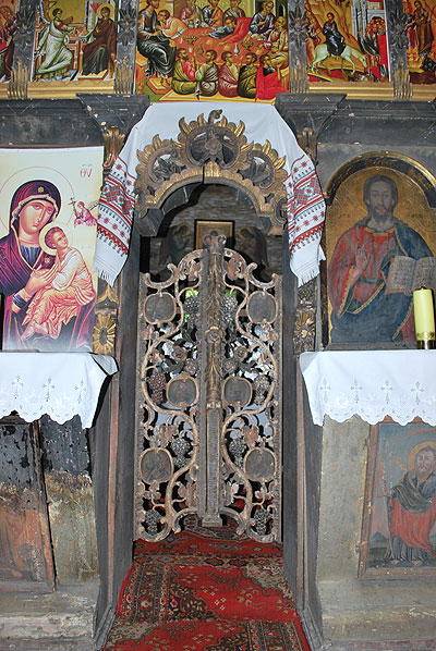 Намісна ікона Ісуса Христа і розпис на цоколі під нею у церкві святого Миколая 1779 року в селі Данилово
