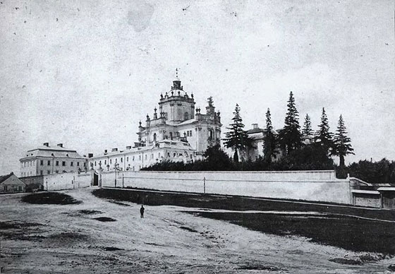 Площа св. Юра в період між ярмарками. Фото 1860-х рр.
