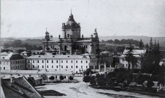 Площа св. Юра після впорядкування 1897 році. Фото 1900 року