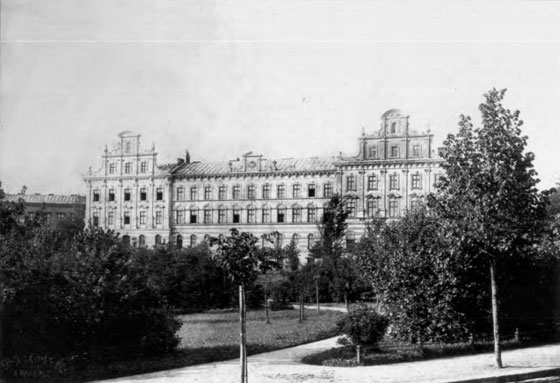 Вид на монастир Святого Серця після перебудови та впорядкування скверу в 1897 році. фото 1905 року