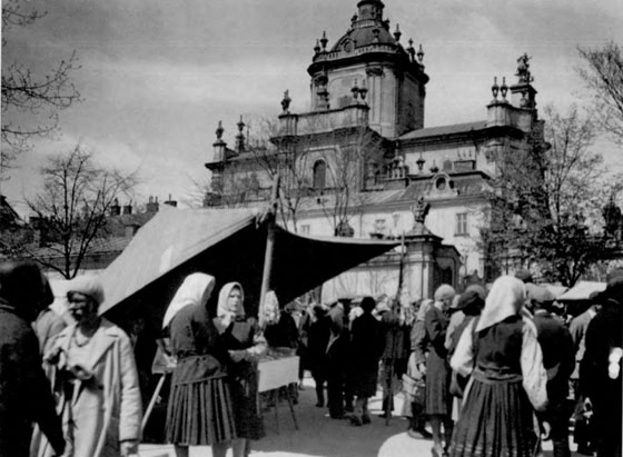 Ярмарок на площі св. Юра в міжвоєнний період. Фото 1925 року