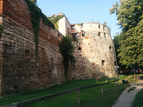 Бережанський замок, залишки круглої вежі