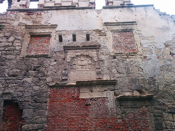 Бережанський замок, залишки стін