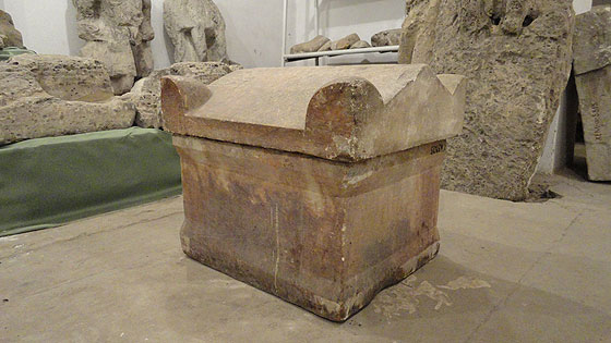 Під зображенням бога Асклепія було поховано давньогрецького лікаря