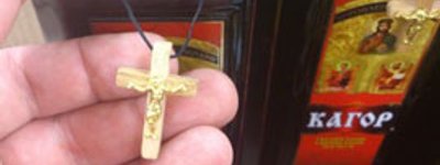 Клірика УПЦ (МП) обурили хрестики та імітація священичого облачення на пляшках «Кагору»