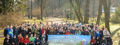 Християнська молодь у Львові прибирала «Високий замок»