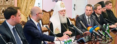Яценюк запевнив лідерів Церков, що не буде змін до Конституції, які б підривали духовність чи мораль