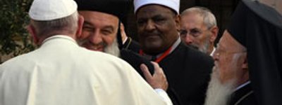 Pope meets refugees, religious leaders at Assisi peace day
