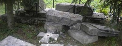 В Польше принесли извинения за осквернение памятника воинам УПА в Верхрате
