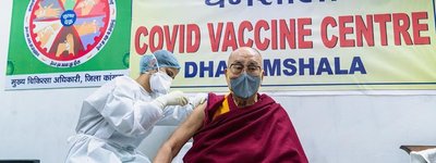 Далай-лама прищепився від коронавірусу вакциною Covishield