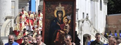 In Berdychiv, thousands of Ukrainian and foreign Roman Catholics prayed to the Mother of God for peace and unity in the country