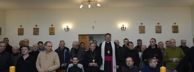 Apostolic nuncio shares festive dinner with homeless people in Lviv