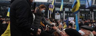 "Покажемо, як уміємо святкувати Водохреще", - Порошенко закликав прихильників прийти до суду 19 січня