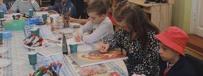 Священик УГКЦ відкрив для дітей іконописну школу, щоб захистити їх від стресу війни