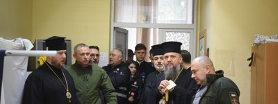 Митрополит Епіфаній у Дніпрі відвідав поранених захисників України та зустрівся з місцевою владою