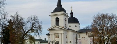 Гетьманську церкву-усипальницю у Батурині освятили три архиєреї ПЦУ