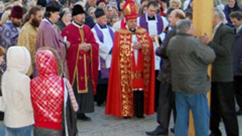Католики, православні та протестанти провели спільну Хресну Дорогу - фото 1