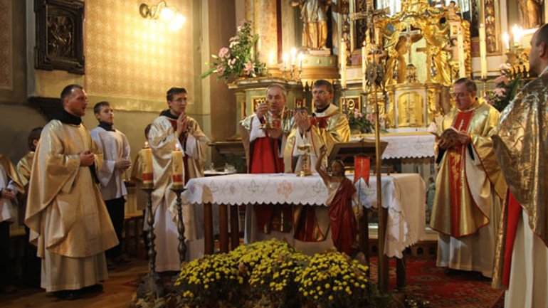 Мощі святого Антонія з Падуї вшанували у Львові - фото 1