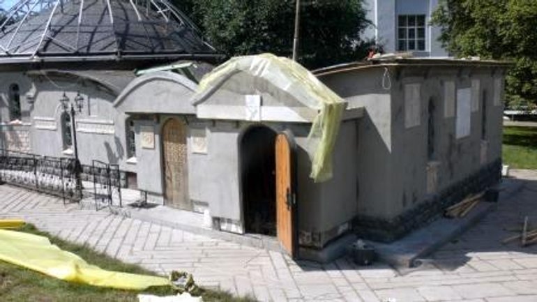 Громаді УПЦ (МП) наказали «розбетонувати» свою каплицю біля Десятинної церкви - фото 1