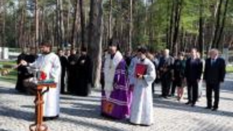 UOC-Moscow Patriarchate Remembers Victims of Political Repressions Buried in Bykivnia - фото 1