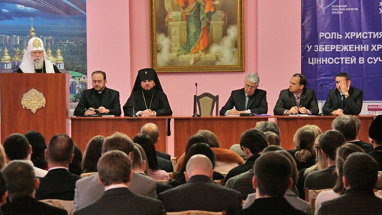 Хрест і ваги: у Києві юристи-християни сперечались, як очистити сферу права від аморальності - фото 1