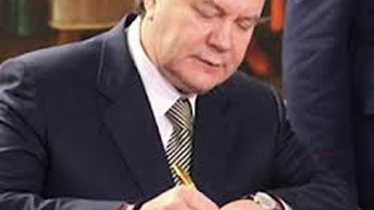 В. Янукович не послухав Глав Церков: резонансні зміни до релігійного Закону підписано - фото 1