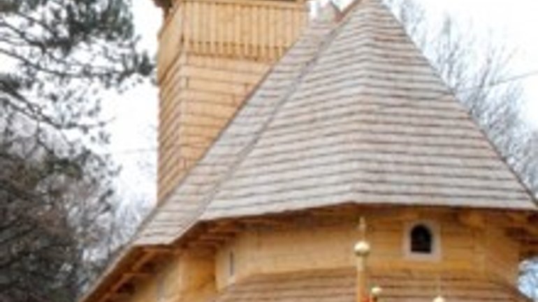 В Ужгороді відтворили 200-річну дерев’яну церкву, яка згоріла 10 років тому - фото 1