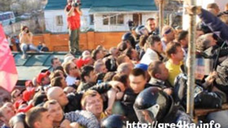 УПЦ КП вимагає притягнути до відповідальності правоохоронців, які побили вірян у Новоархангельску - фото 1
