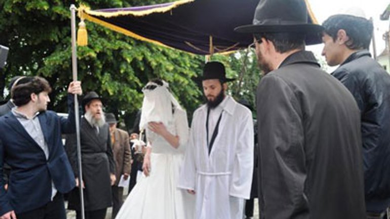 Uzhhorod Synagogue Holds First Wedding in 70 Years - фото 1