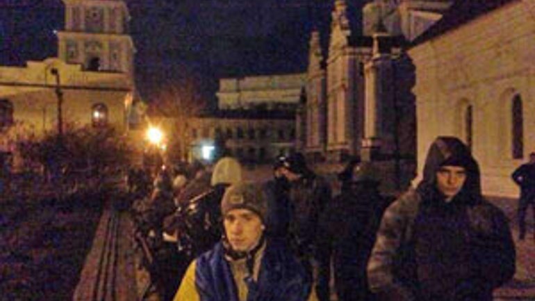 Активісти Євромайдану знайшли прихисток у Михайлівському монастирі - фото 1