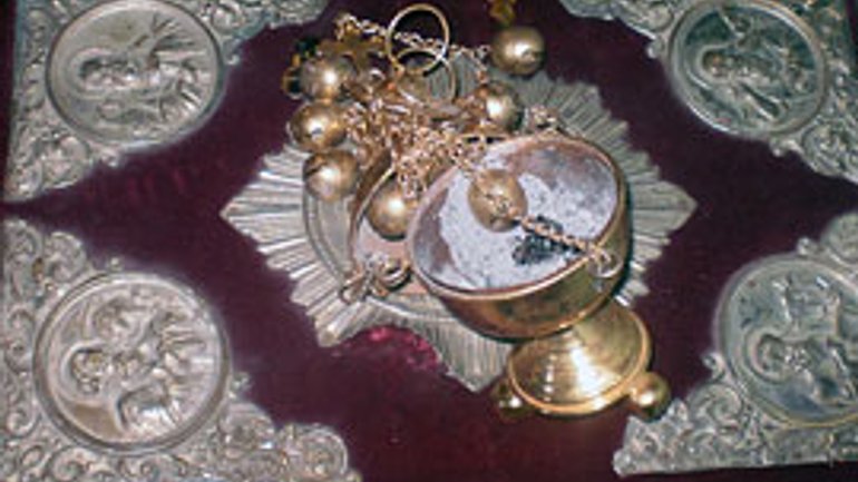 Злодій виніс з храму Євангеліє, срібний посуд та вино «Кагор» - фото 1