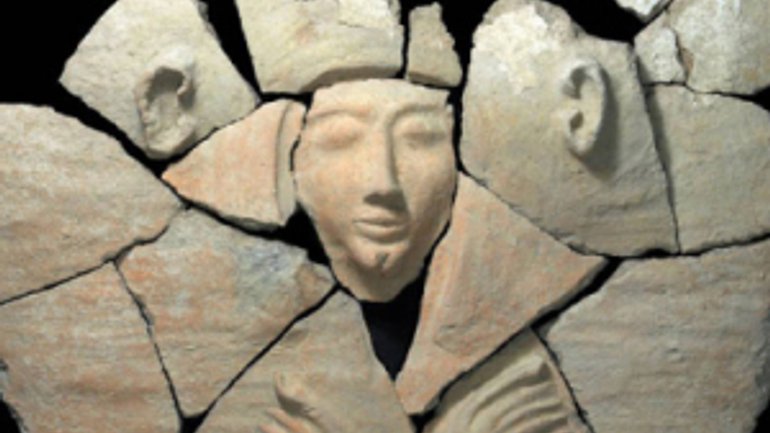 В Израиле археологи раскопали глиняный саркофаг XIII в. до РХ - фото 1