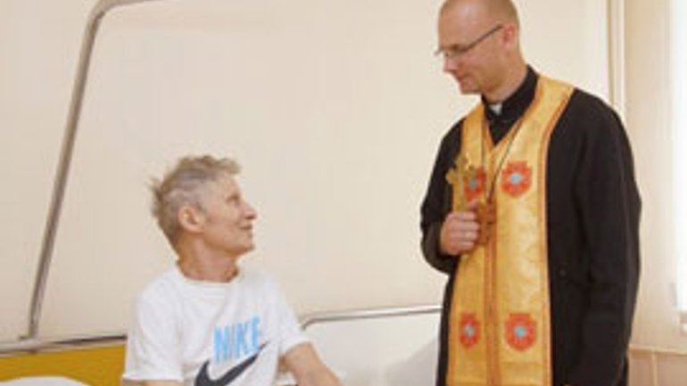 Priests from Carpathian region went to Kharkiv to help wounded in anti-terrorist operation - фото 1