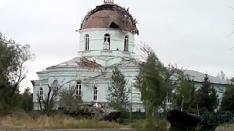 В Луганской области снаряд террористов попал в храм, где прятались мирные жители - фото 1