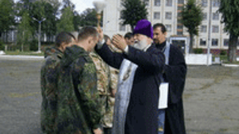 Архиєпископ УПЦ КП благословив десантників перед відправкою у зону АТО - фото 1