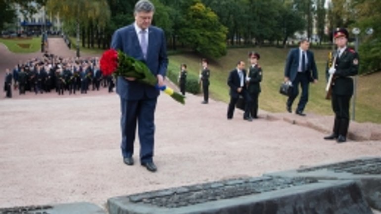 Президент почтил память жертв Бабьего Яра - фото 1