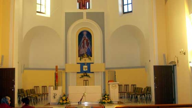 В Днепропетровске во второй раз освятили костел, который римо-католикам возвращали 12 лет - фото 1