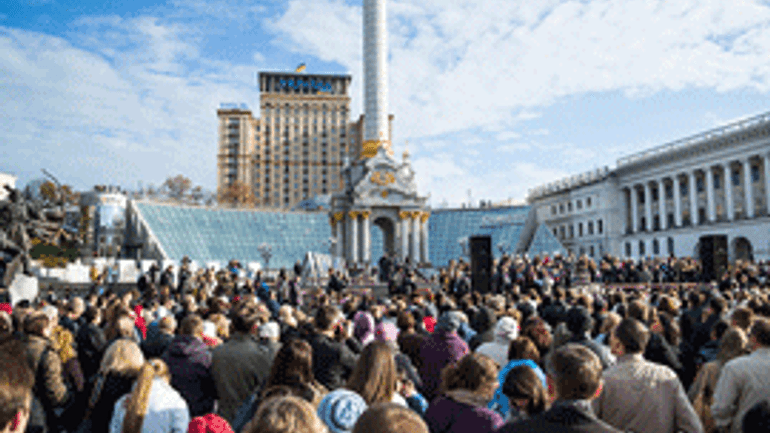 На Майдані молилися за припинення війни на Донбасі - фото 1