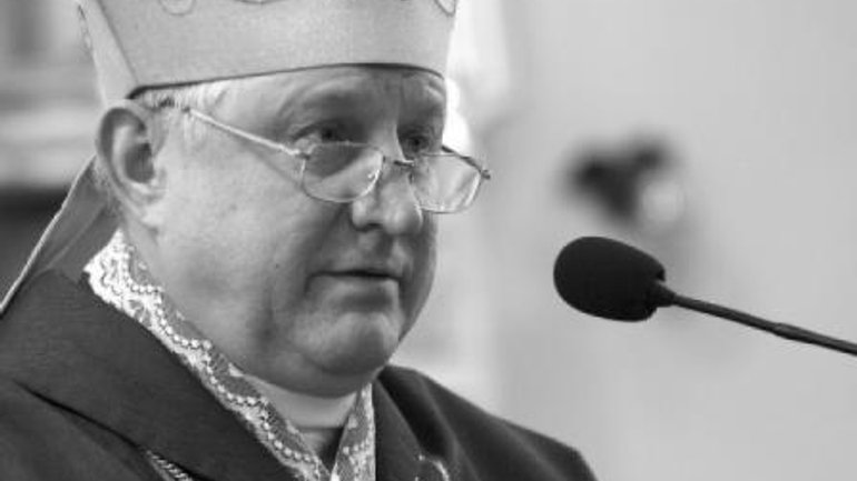 Єпископ РКЦ молиться за жертв теракту у Донецьку - фото 1
