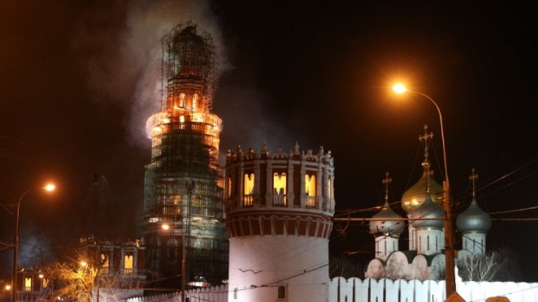 В Центре Москвы горел монастырь - фото 1