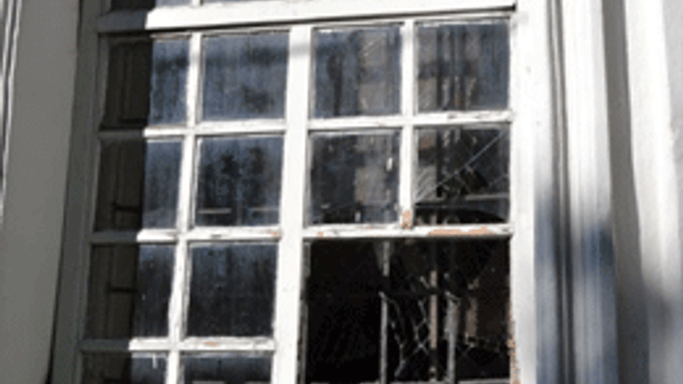 На Київщині зловмисники побили вікна у двох храмах - фото 1