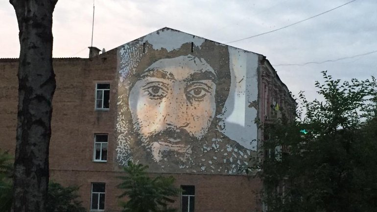 Street art commemorating first Euromaidan victim revealed in Kyiv - фото 1