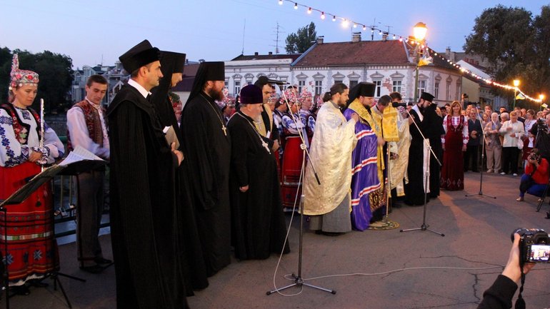 В Ужгороді світанок зустріли молитвою за Україну - фото 1