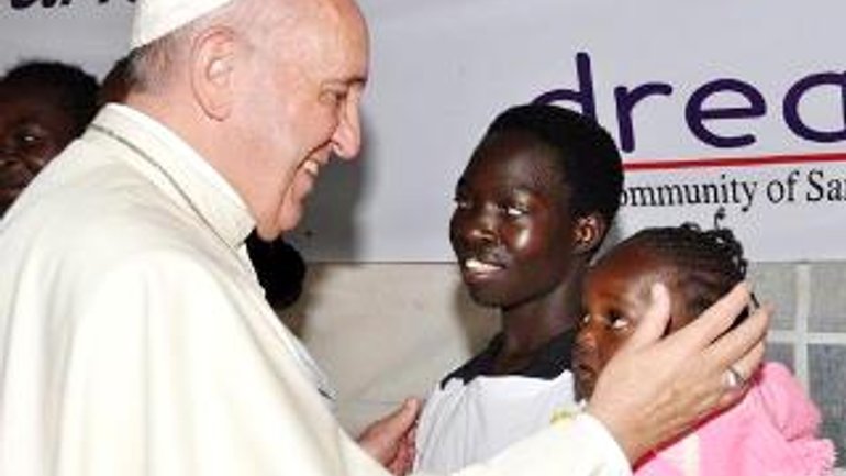 Папа Франциск завершает сегодня 6-дневную поездку по странам Африки - фото 1